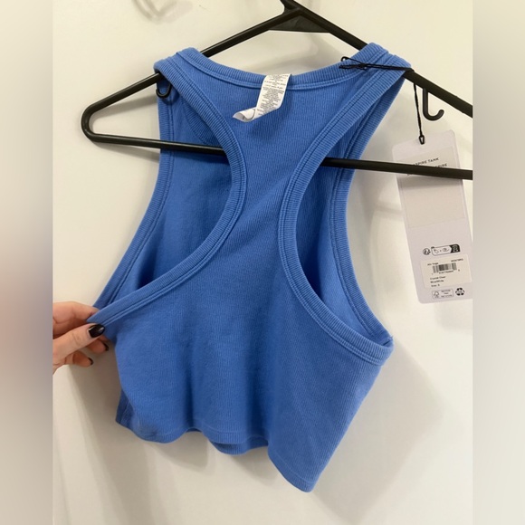 ✨NWT Alo Cropped Tank - Picture 7 of 7